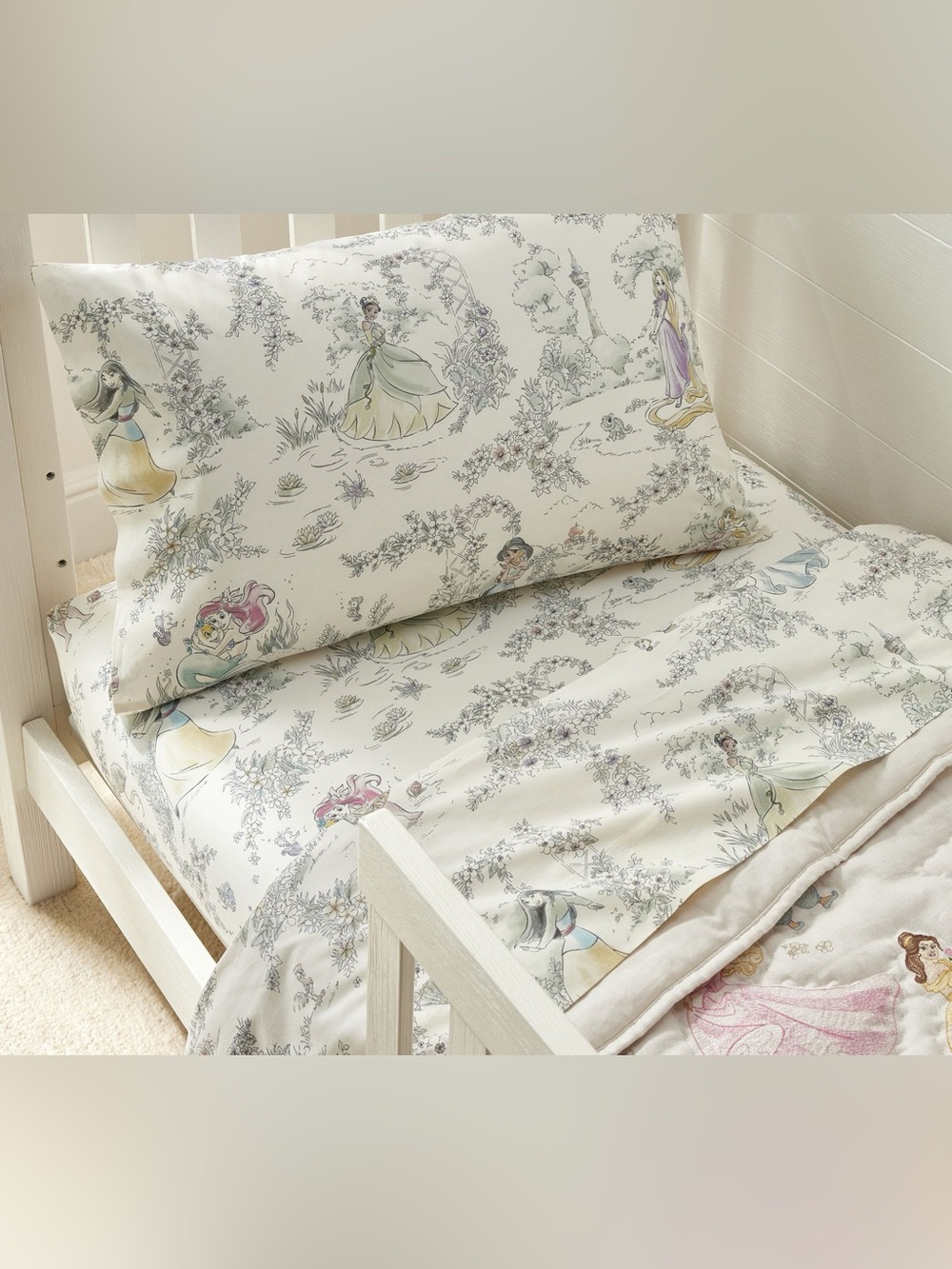 Pottery Barn Kids Disney Princess Heritage Toddler Sheet Set (Crib Sized)